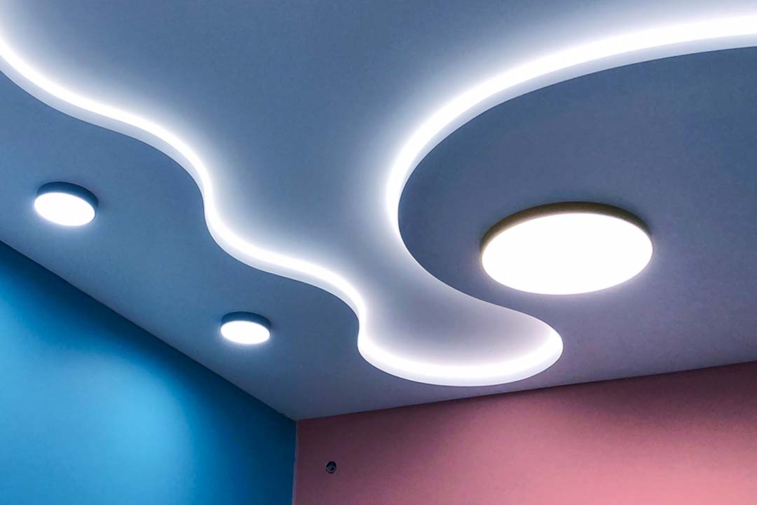 10 лучших компаний по натяжным потолкам в Новосибирске 2024: рейтинг ...