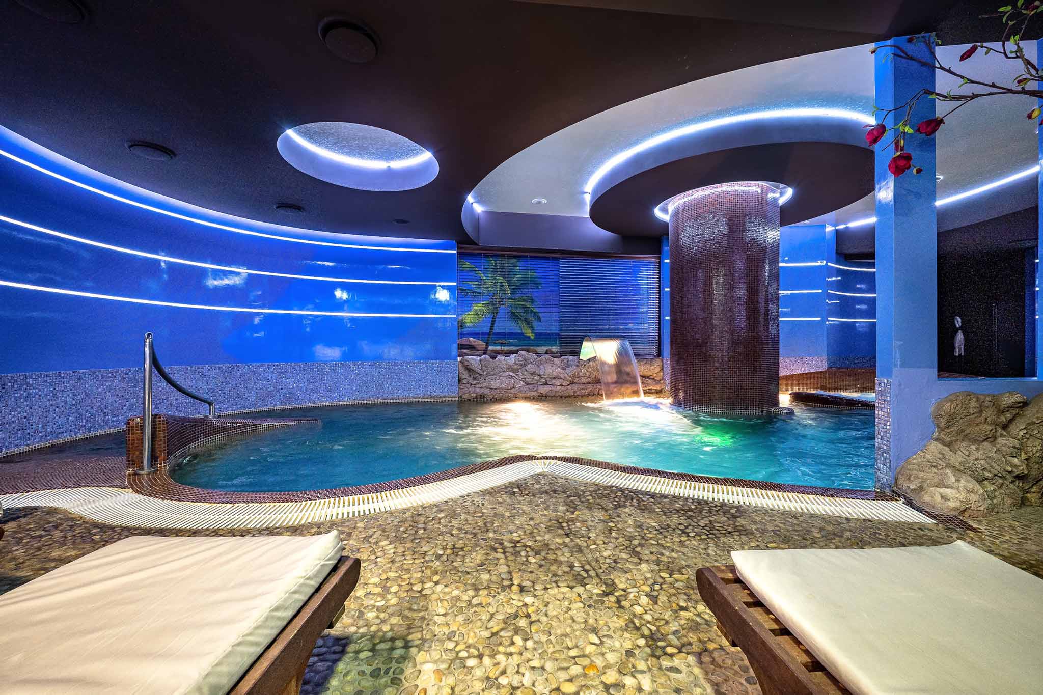 Балчуг кемпински отель бассейн. Отели в москве со спа и бассейном. Спа отель. Отели в москве со спа и бассейном. Спа отель хаят бассейн.