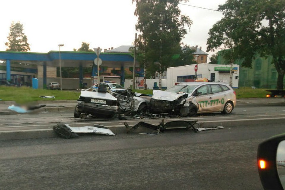 авария с внезапно появимшився мерседесом авария с внезапно появимшився мерседесом