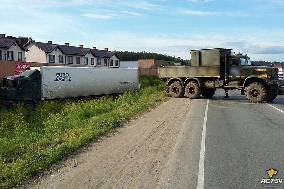 Толпе вконтакте красотка с большой грудью и дальнобойщик кончает домашнее видео