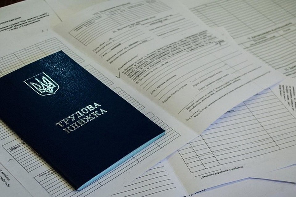 В Пенсионном фонде не учитывают спорный период стажа при назначении или перерасчете пенсии, поэтому надо идти в суд. Фото: ugorod.kr.ua
