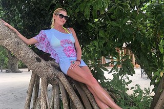Балерина нежится под весенним солнцем на островах в Индийском океане и размещает фото и видео с отдыха