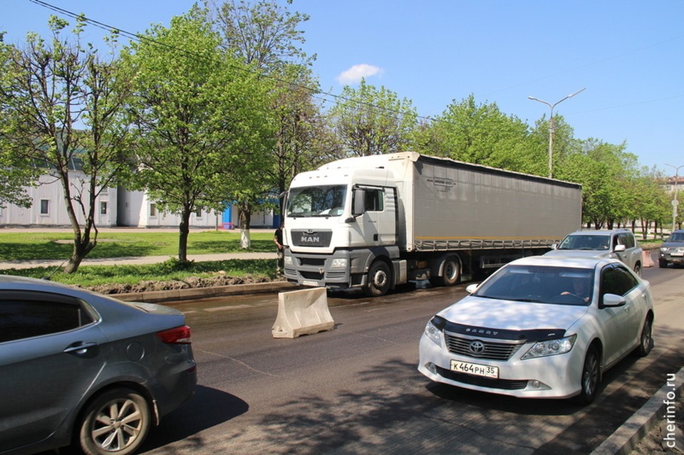 Фура череповец. Гуманитарная помощь череповец. А-114 вологда новая ладога. Фура с 18 колесами. Фура с алкоголем.