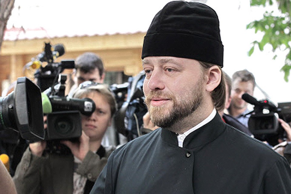 Совершивший ДТП Игумен Тимофей отверг все обвинения в роскошной жизни, а за рулём спортивной машины, с его слов, он оказался случайно.