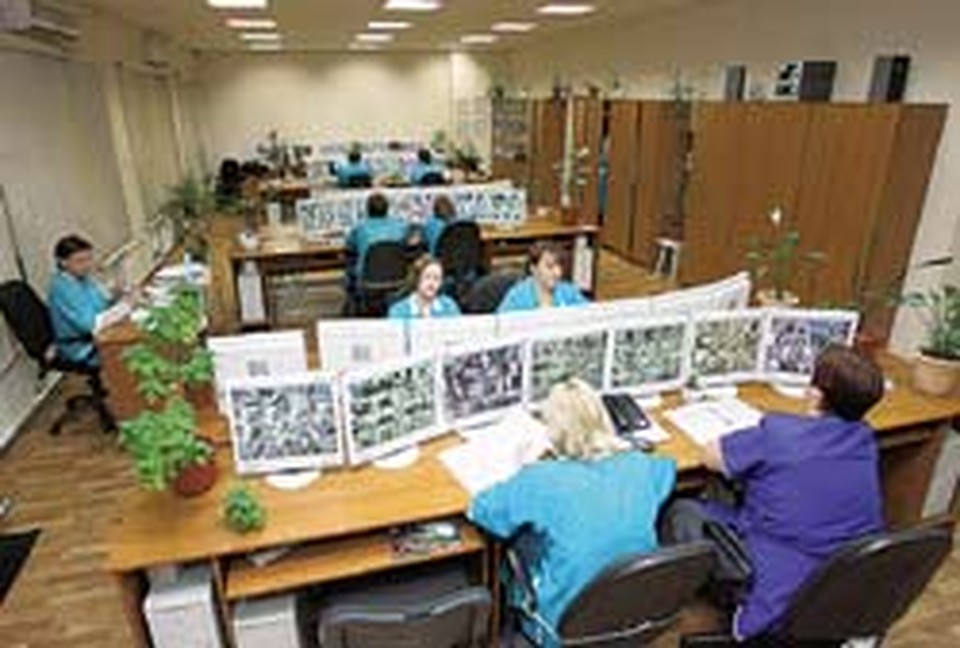 В центры видеонаблюдения на работу берут только женщин: они выносливее и внимательнее.