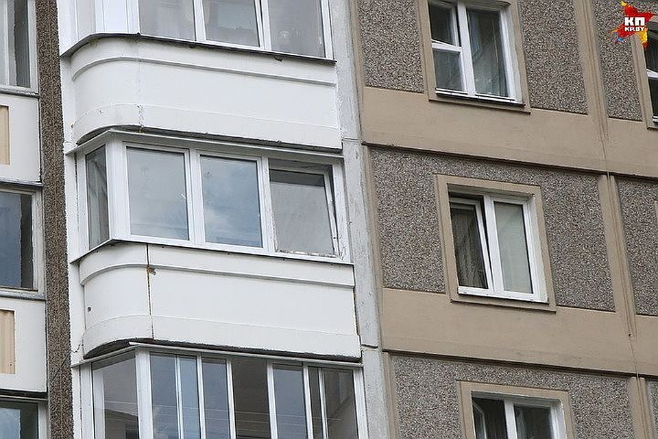 zhenu-na-balkone-sluchayno-ogolennie-mesta-tela-znamenitostey-rossiya-pornuha