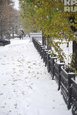 В омске выпал снег. Снежное утро. Оранжевый снег в омске. Сибирь снег. Когда выпадет снег в омске.