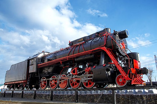 коломенские паровозы. памятник паровозу в коломне. коломенский паровоз памятник октябрьский проспект. паровоз коломна. памятник паровозу л-0012 в коломне.