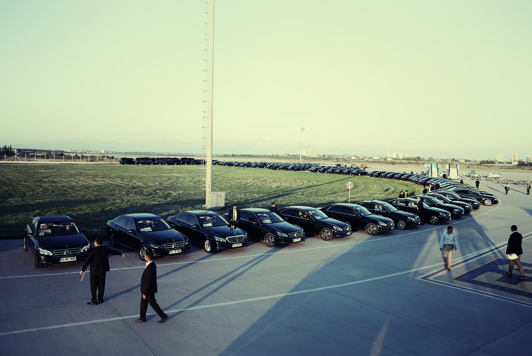 Кортеж Саудовского короля всегда состоит из самых роскошных автомобилей из его автопарка&