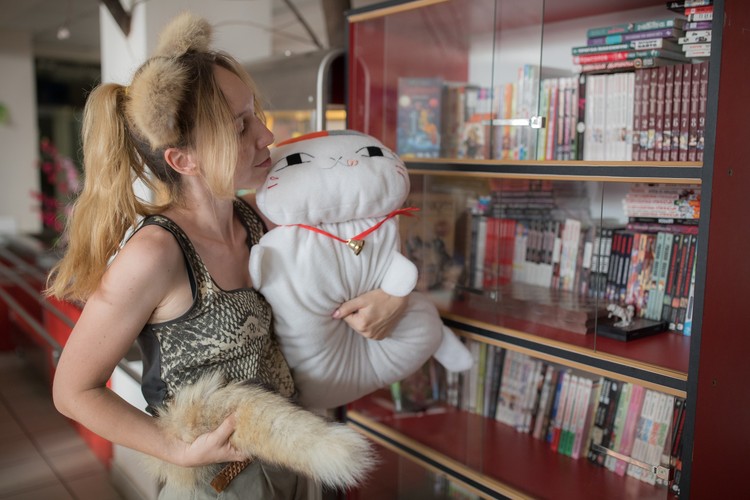 Через час в аниме-кафе, корреспондент «КП» Ирина превратилась в тян.