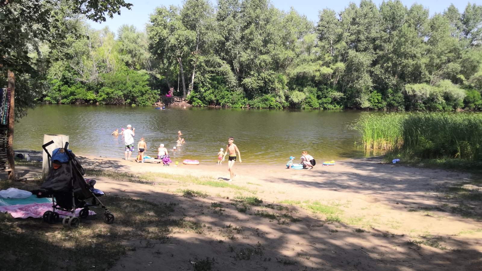 Зеленая стоянка на Верблюде подешевле.