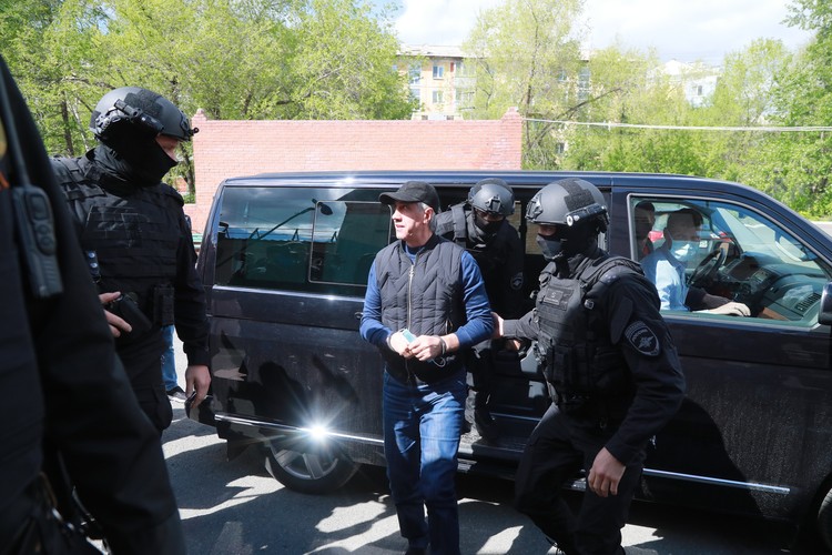 Сам Анатолий Быков летом находился под арестом
