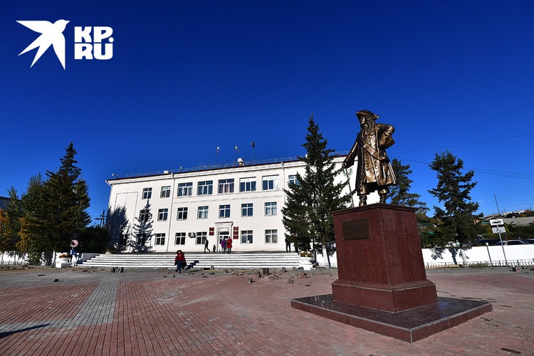 Памятник основателю города Кяхта Савве Лукичу Рагузинскому-Владиславичу.