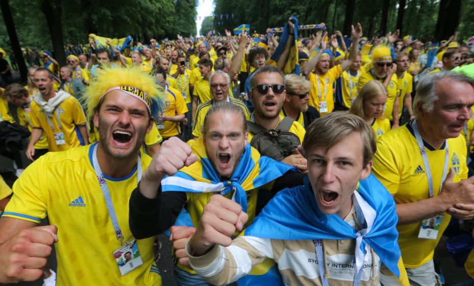 Болельщики сборной Швеции рады победе своей команды. Фото: Global Look Press