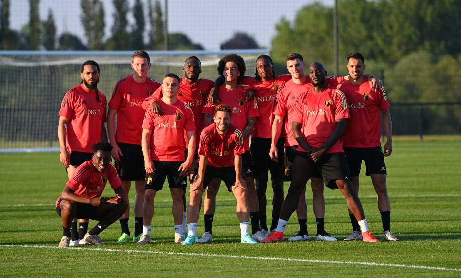 Персонал и игроки сборной Бельгии перед Евро-2020 сделали прививки от коронавируса. Фото: Global Press Look