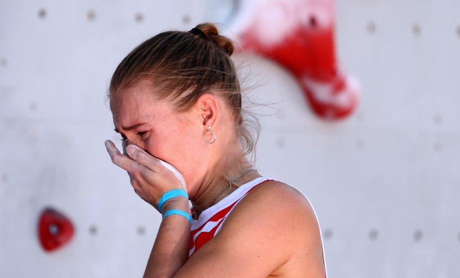 Скалолазка из России Юлия Каплина не смогла сдержать эмоции после неудачной попытки. Фото: Reuters