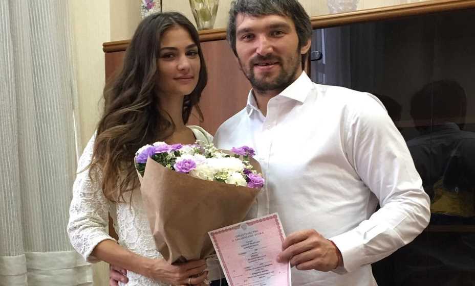 Александр и Анастасия заключили брак 8 июля 2017 года в День любви, семьи и верности. Фото: соцсети Анастасии Шубской