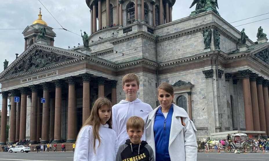 Юлия Барановская с детьми