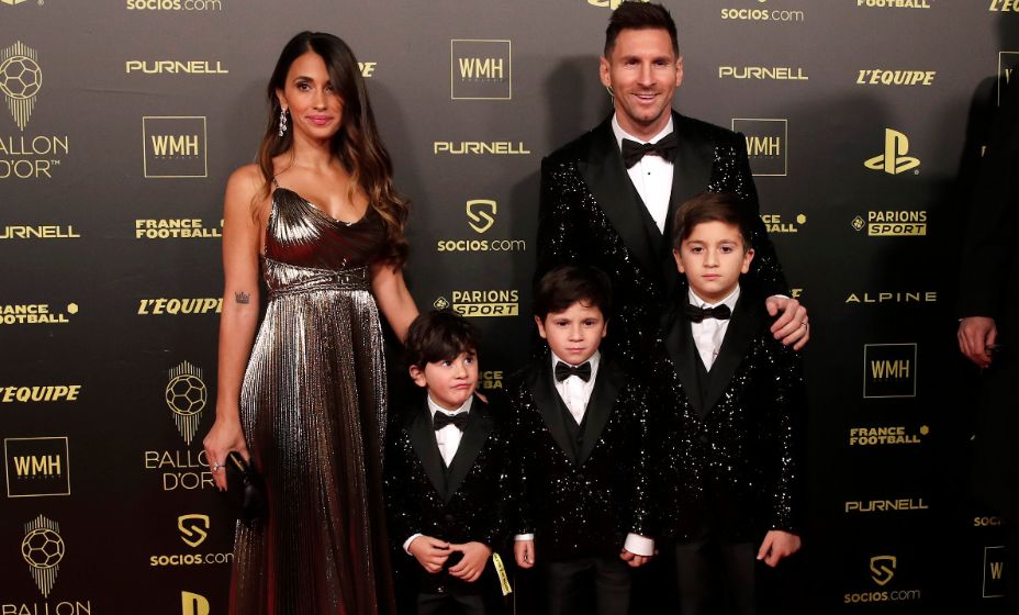 Лионель Месси вместе с семьей в Париже. Фото: Reuters