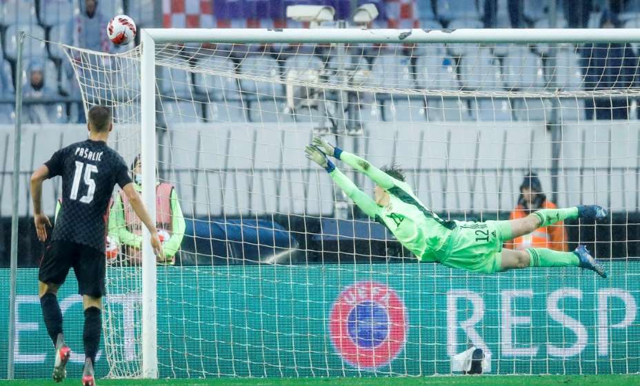 Лучший игрок команды Карпина - вратарь Сафонов, но к голкиперам Валерий Георгиевич отношения не имеет: их выбирает и тренирует его помощник Кафанов. Фото: РФС