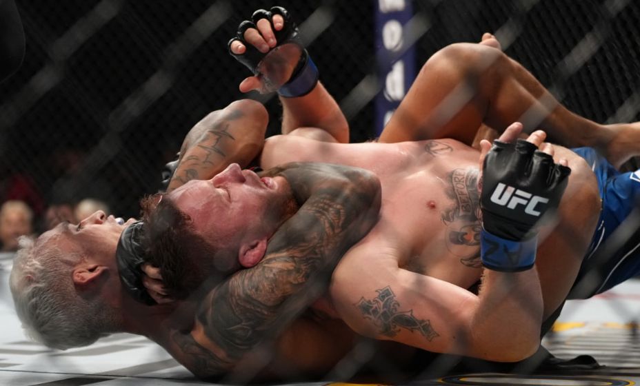 Оливейра уничтожил соперника. Но пояс ему еще нужно вернуть. Фото: UFC Russia