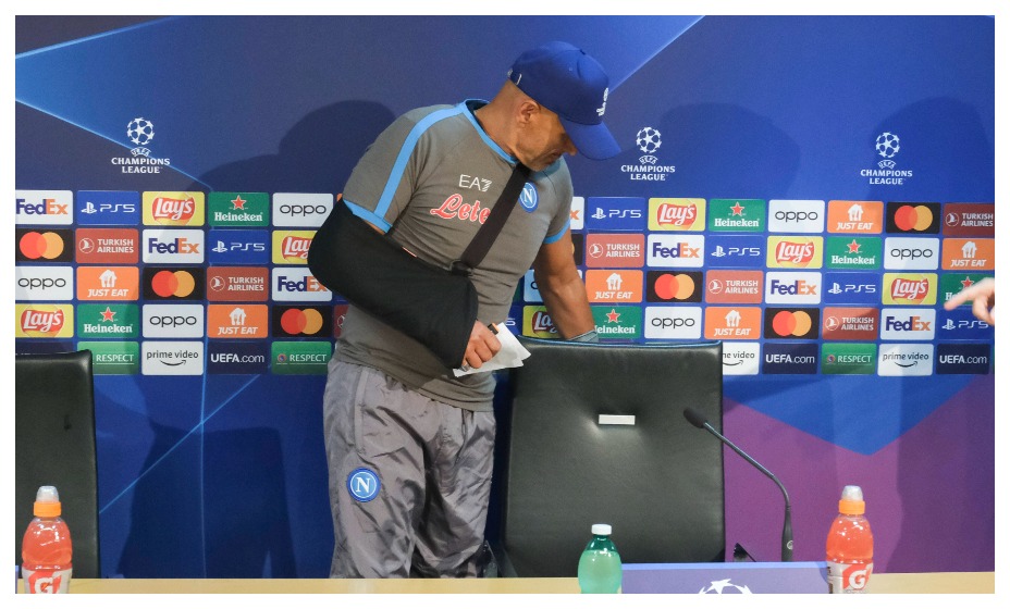 Лучано Спаллетти заявился на пресс-конференцию в бандаже. Фото: Global Look Press