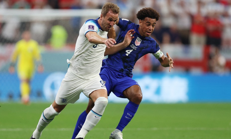 Сборные Англии и США показали равную игру на поле.
Фото: Reuters