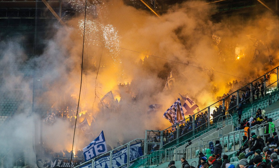 Фанаты польского клуба вывесили антиукраинский баннер.
Фото: Global Look Press