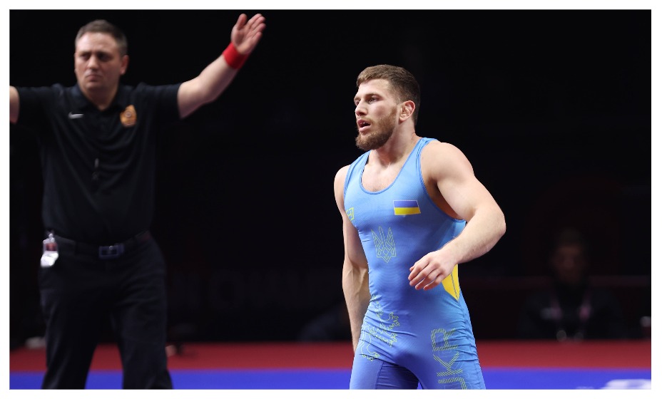 Фильчаков покинул пьедестал перед совместным фото призеров ЧМ. Фото: Global Look Press