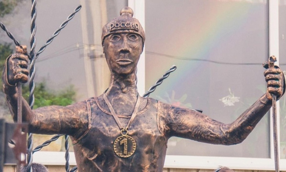 Памятник лыжнику в Кунгуре, 
фото из соцсетей, https://vk.com/kungur_mo