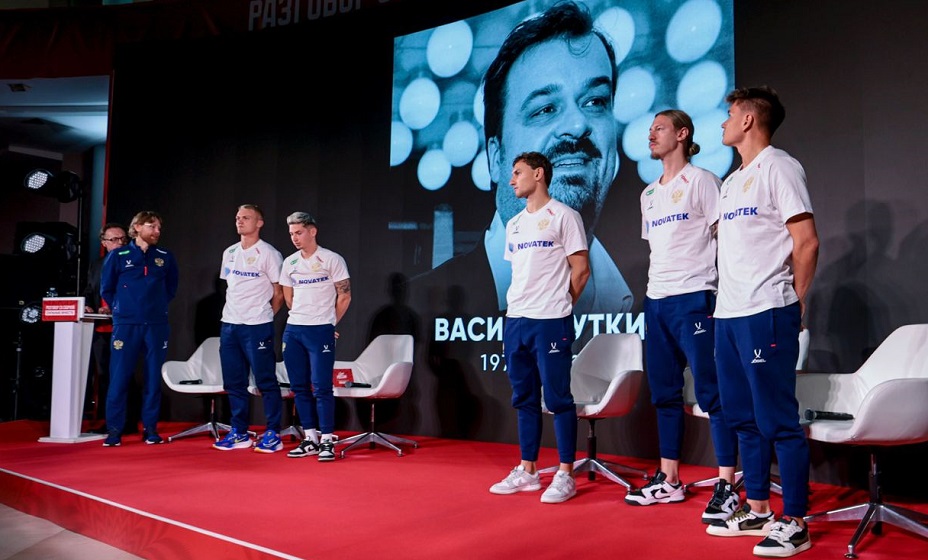 Перед матчем Россия – Сербия на стадионе покажут нарезку из комментариев Василия Уткина. Фото: сборная России по футболу