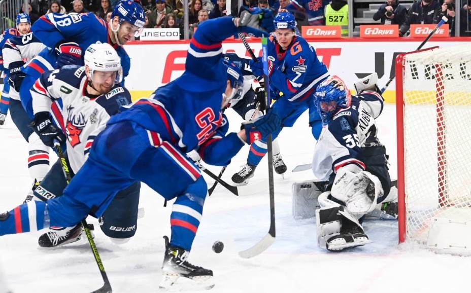 Вратарь «Торпедо» Иван Кульбаков творил чудеса, но СКА удалось забросить ему три шайбы и победить. Фото: ВК ХК «Торпедо» НН