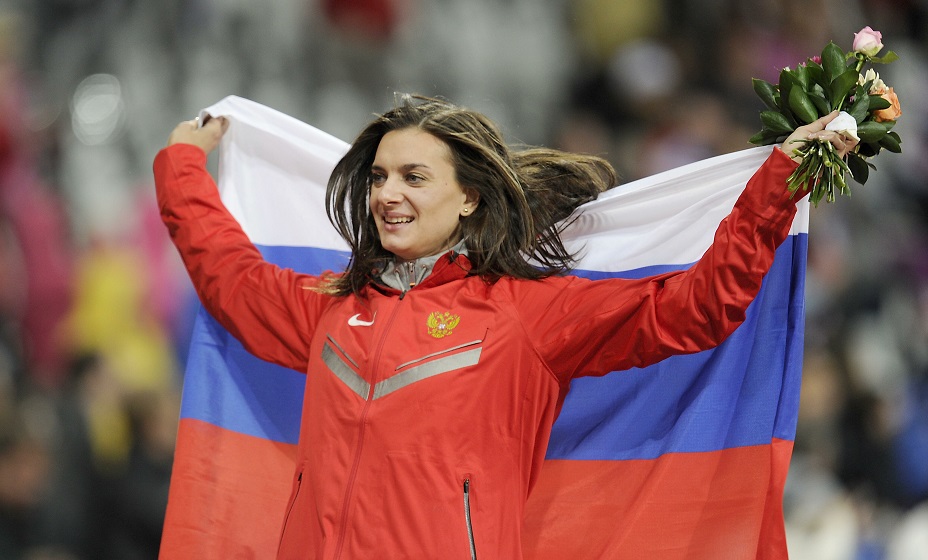 Во Франции появился стенд с Исинбаевой, держащей в руках флаг России. Фото: Global Look Press