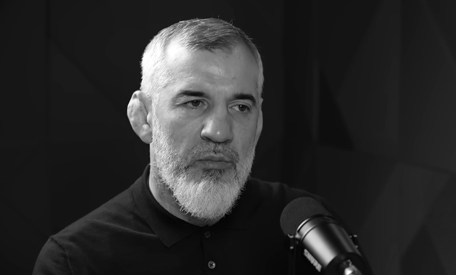 Вдова Сайтиева заявила, что борец выпал из окна. Фото: YouTube-канал Асланбека Бадаева