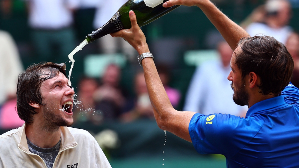 Даниил Медведев проиграл Бублику в финале турнира в Галле. Фото: REUTERS