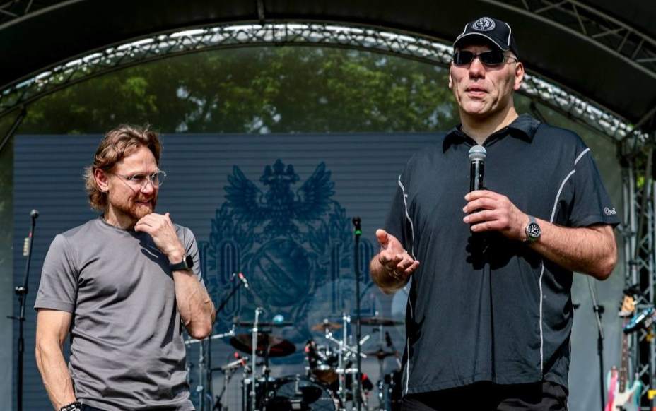 Валерий Карпин и Николай Валуев провели пикник сборной России на футгольфе. Фото: Соцсети РФС