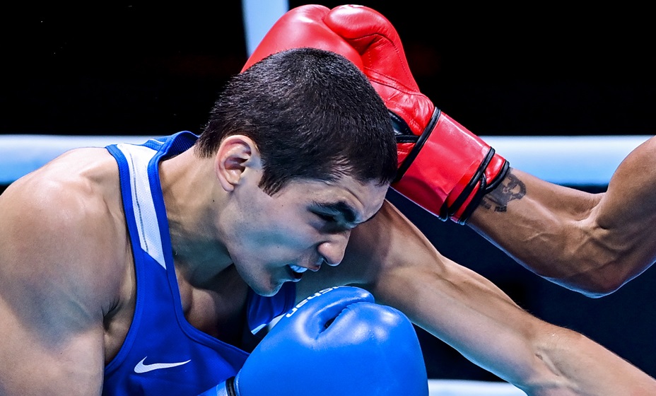 Батыргазиев проиграл Диккенсу и потерял временный титул WBA. Фото: Global Look Press