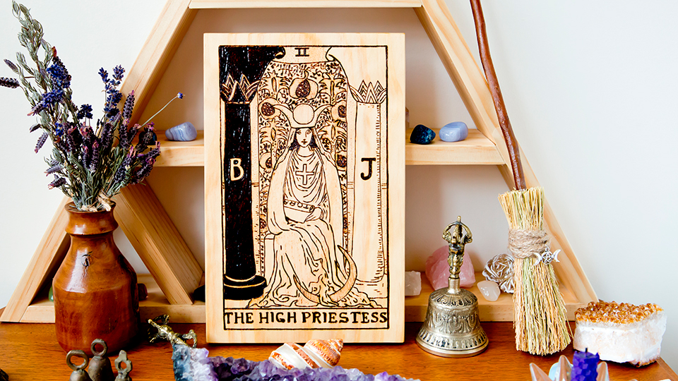 Верховная Жрица Таро: значение и толкование карты