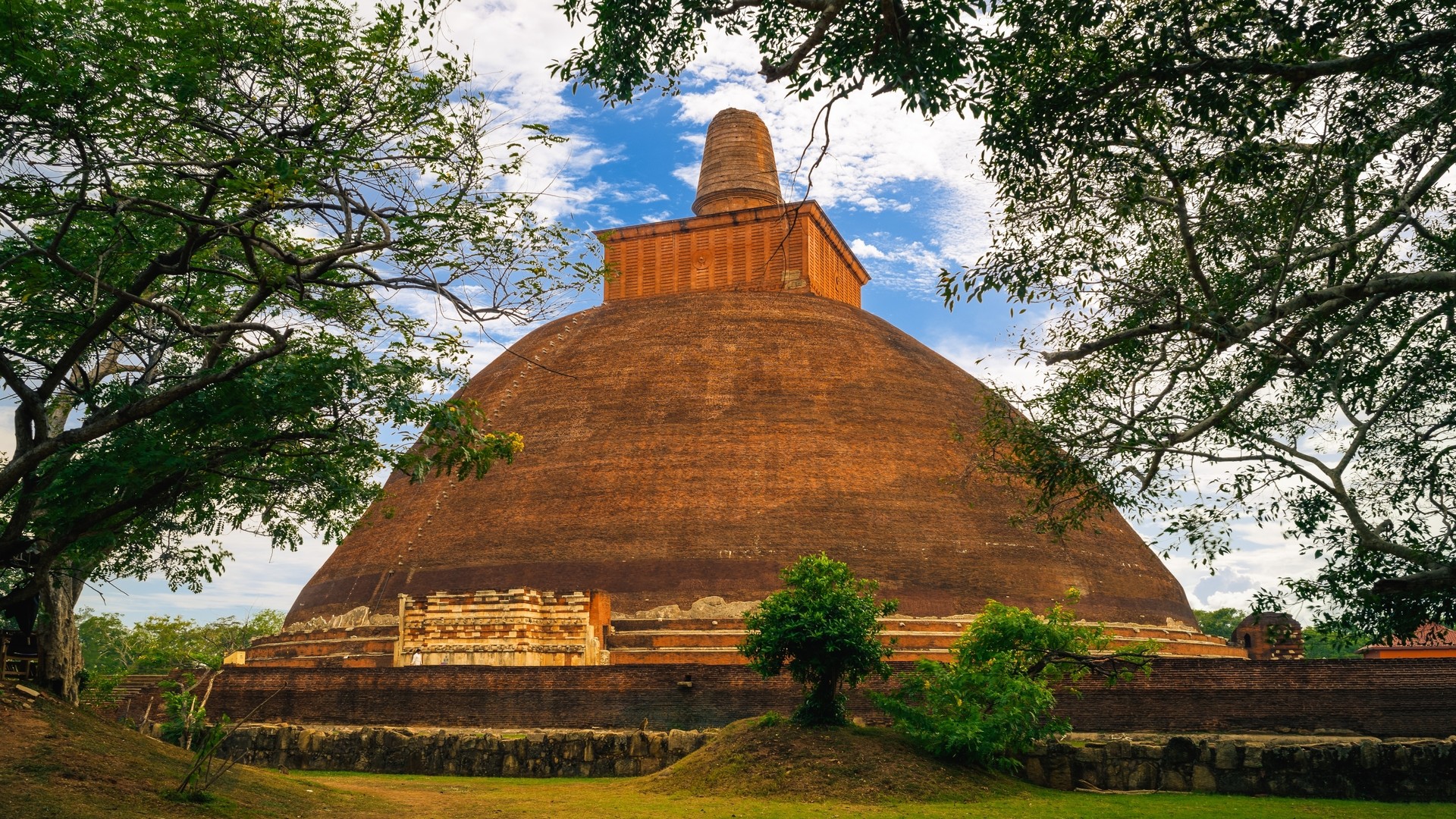 Монастырь Абхаягири в Анурадхапуре.