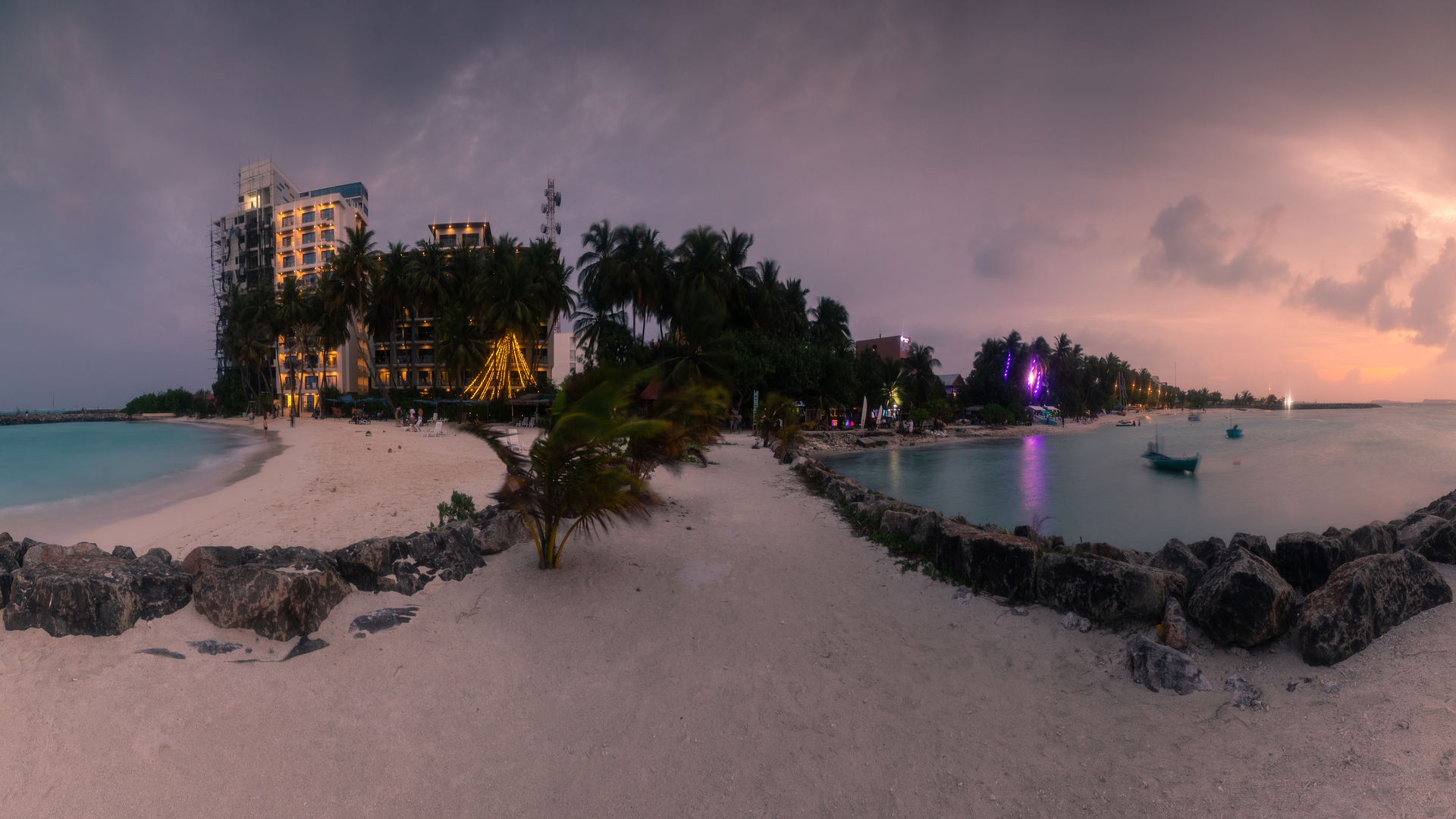 Вид с острова Маафуши в атолле Каафу на Мальдивах.