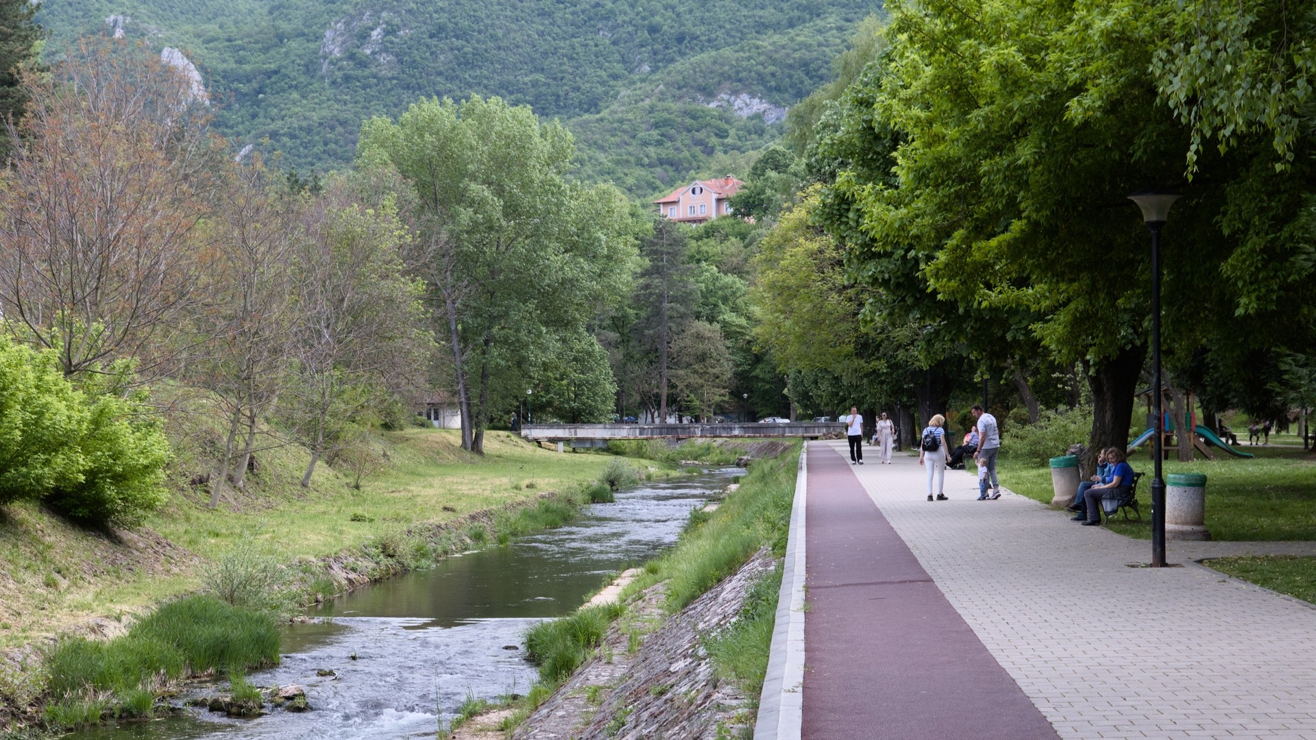 Парк у реки Моравица в Соко-Бане.