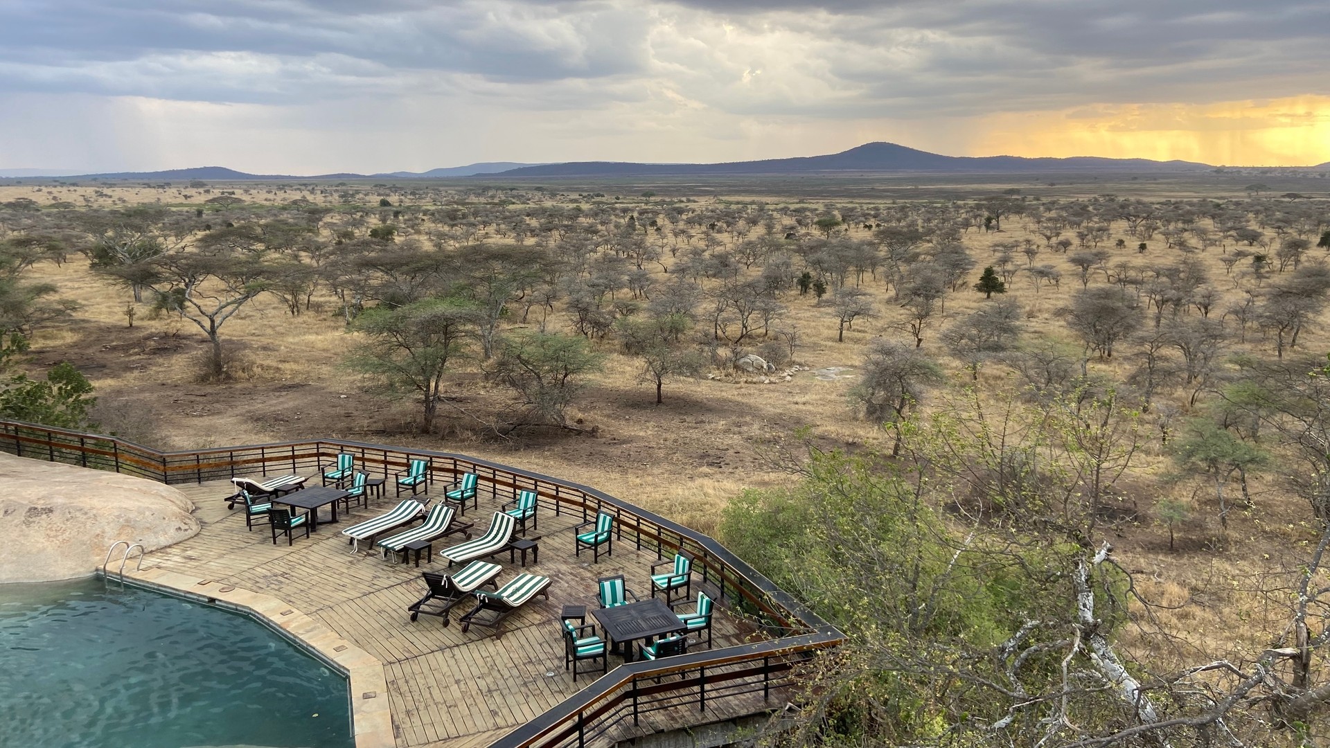 Восхитительный природный пейзаж из отеля Four Seasons Safari Lodge Serengeti.