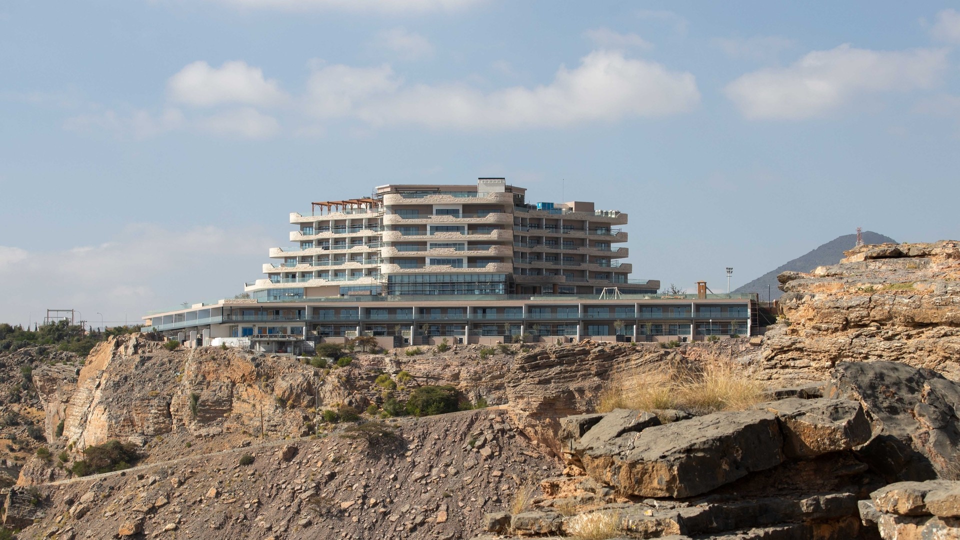 Hotel Indigo Jabal Akhdar Resort & Spa by IHG на плато Сайк.