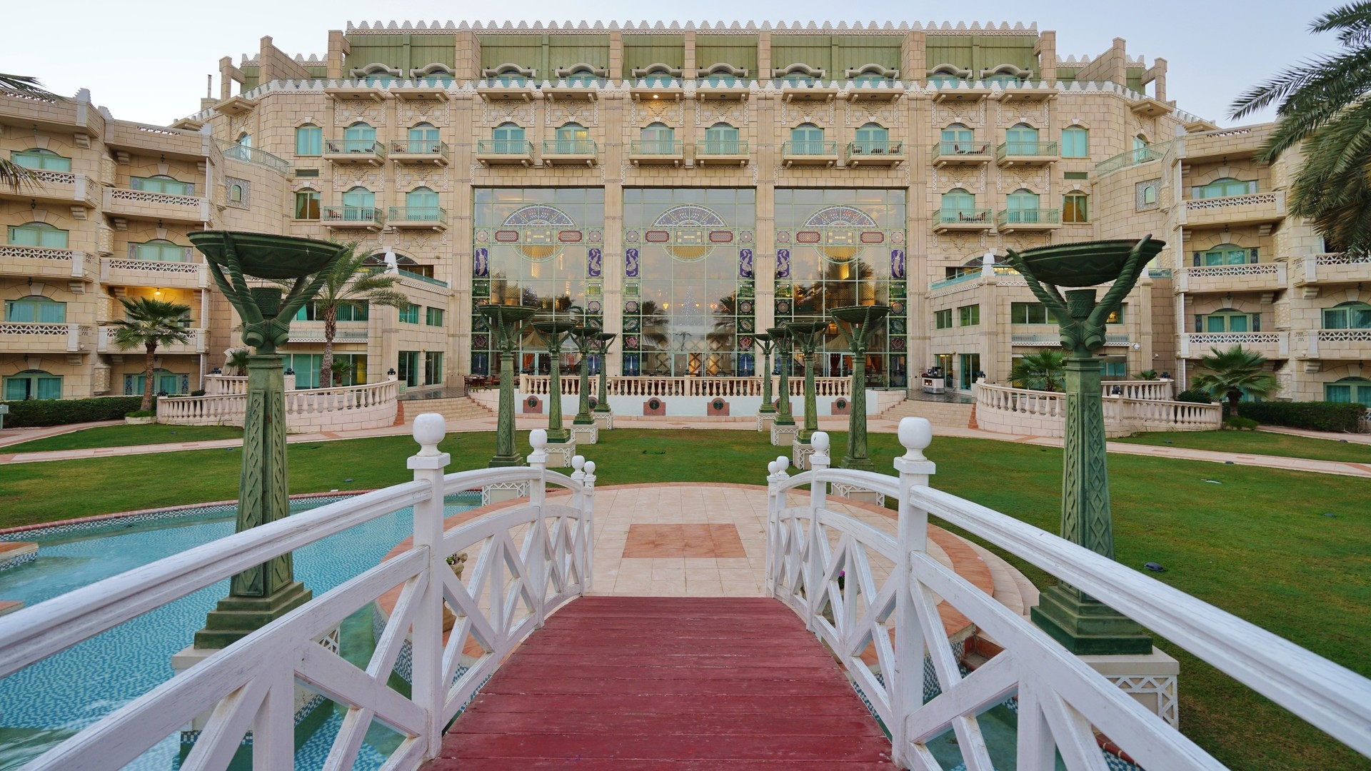 Отель Grand Hyatt Muscat, расположенный на пляже в Дипломатическом квартале Маската.