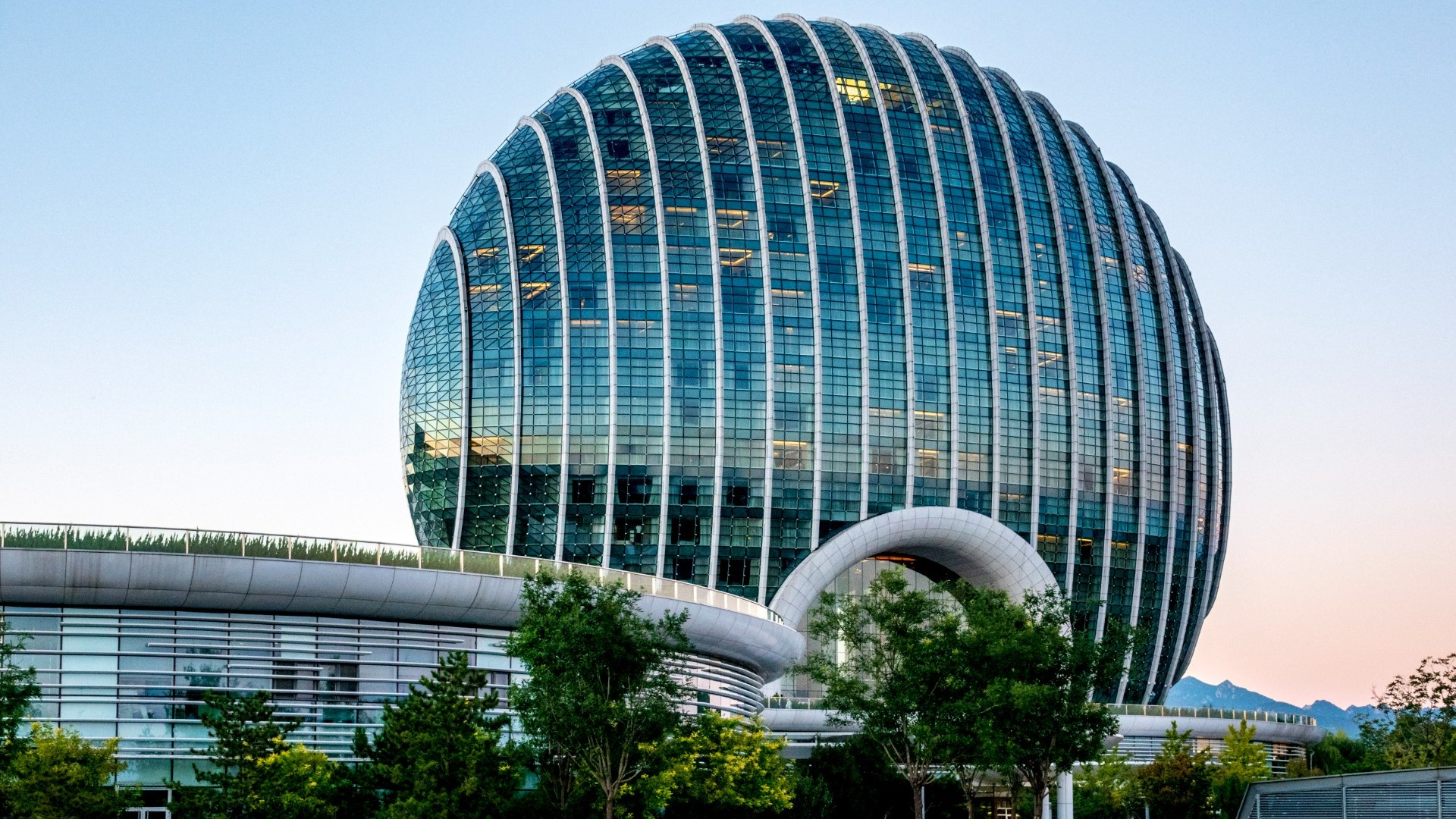 Отель Beijing Sunrise Oriental Kempinski на озере Яньци в Пекине.